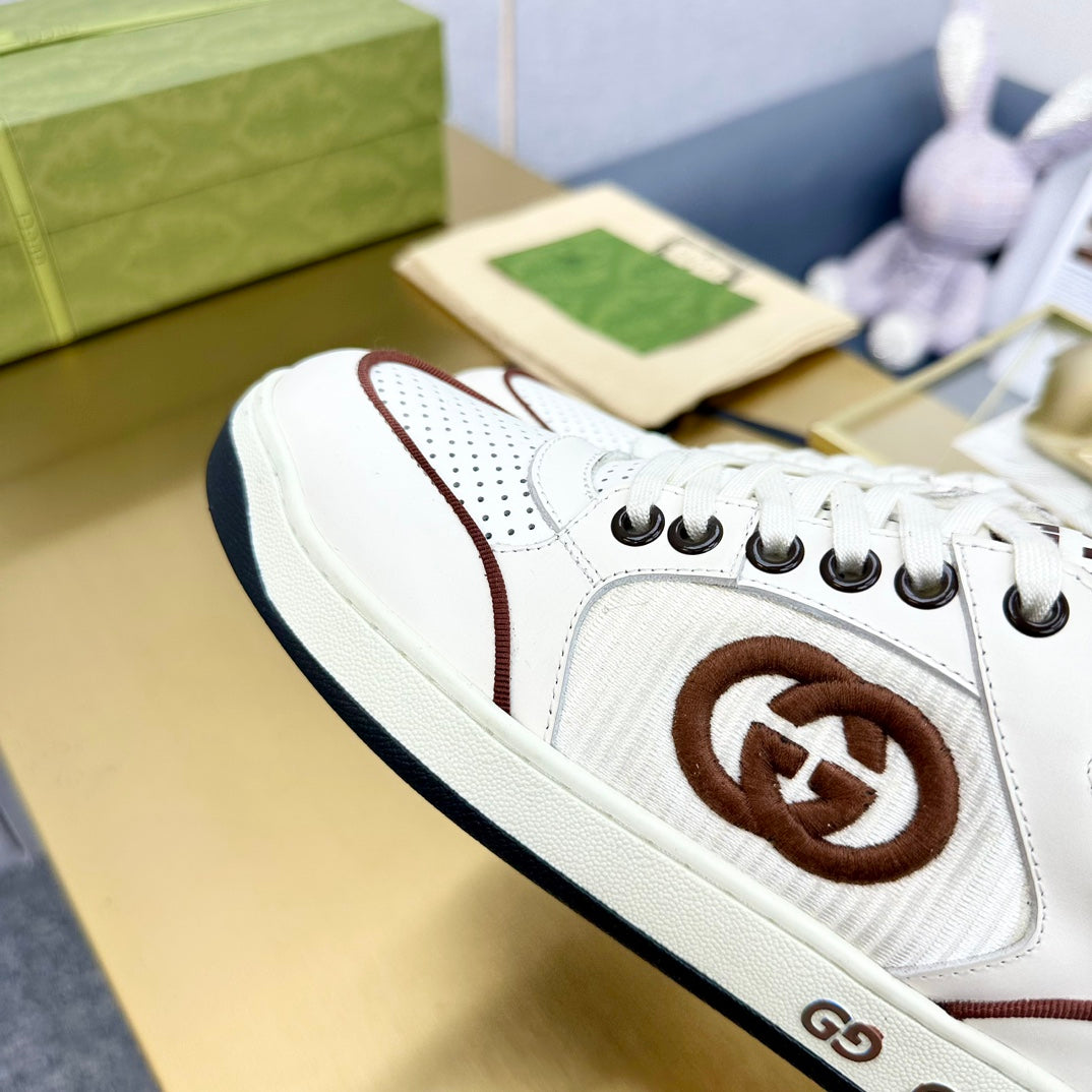 G Man and woman Low Top Sneakers