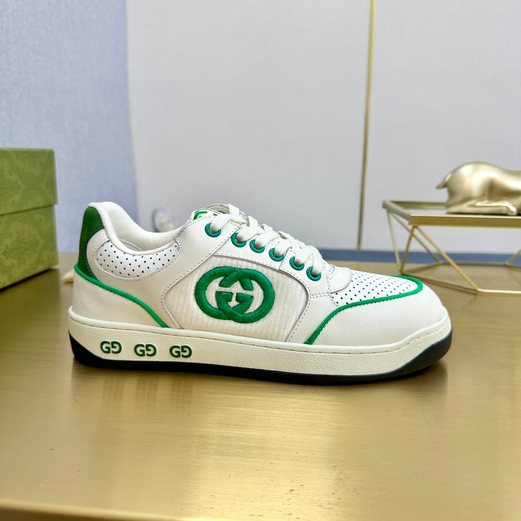 G Man and woman Low Top Sneakers