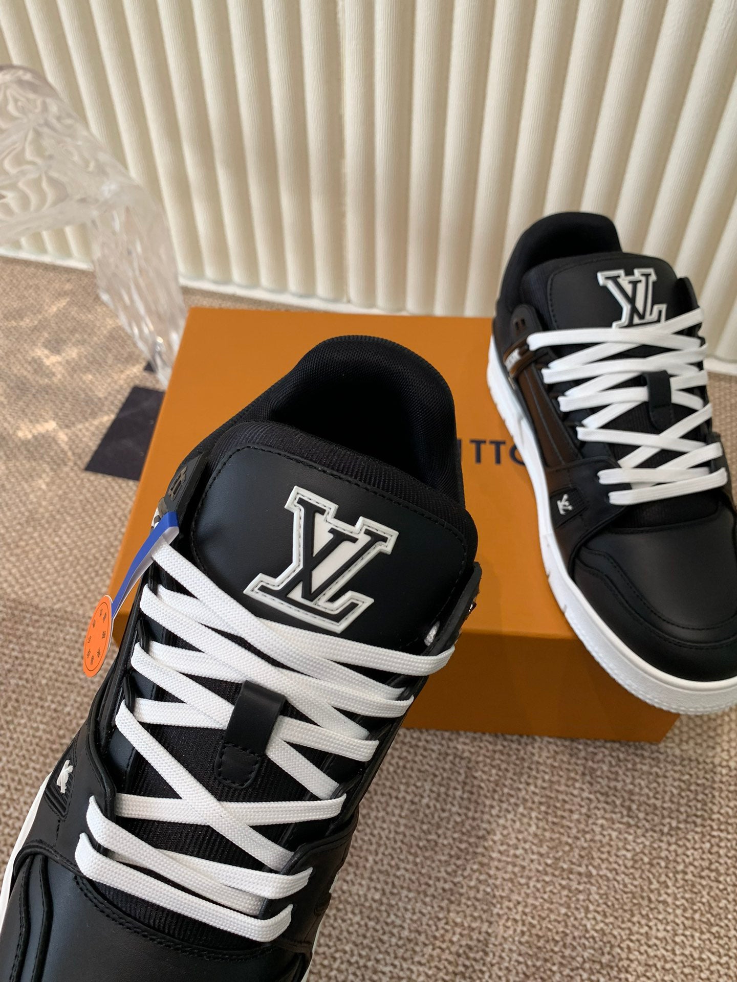 L Men's Sneakers