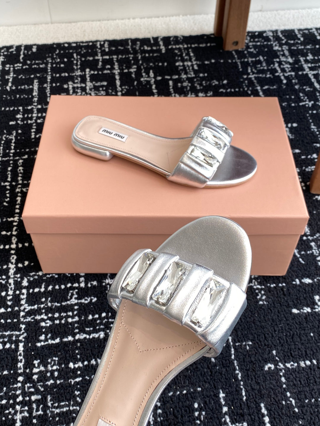 M 25 Square Diamond Buckle Slippers