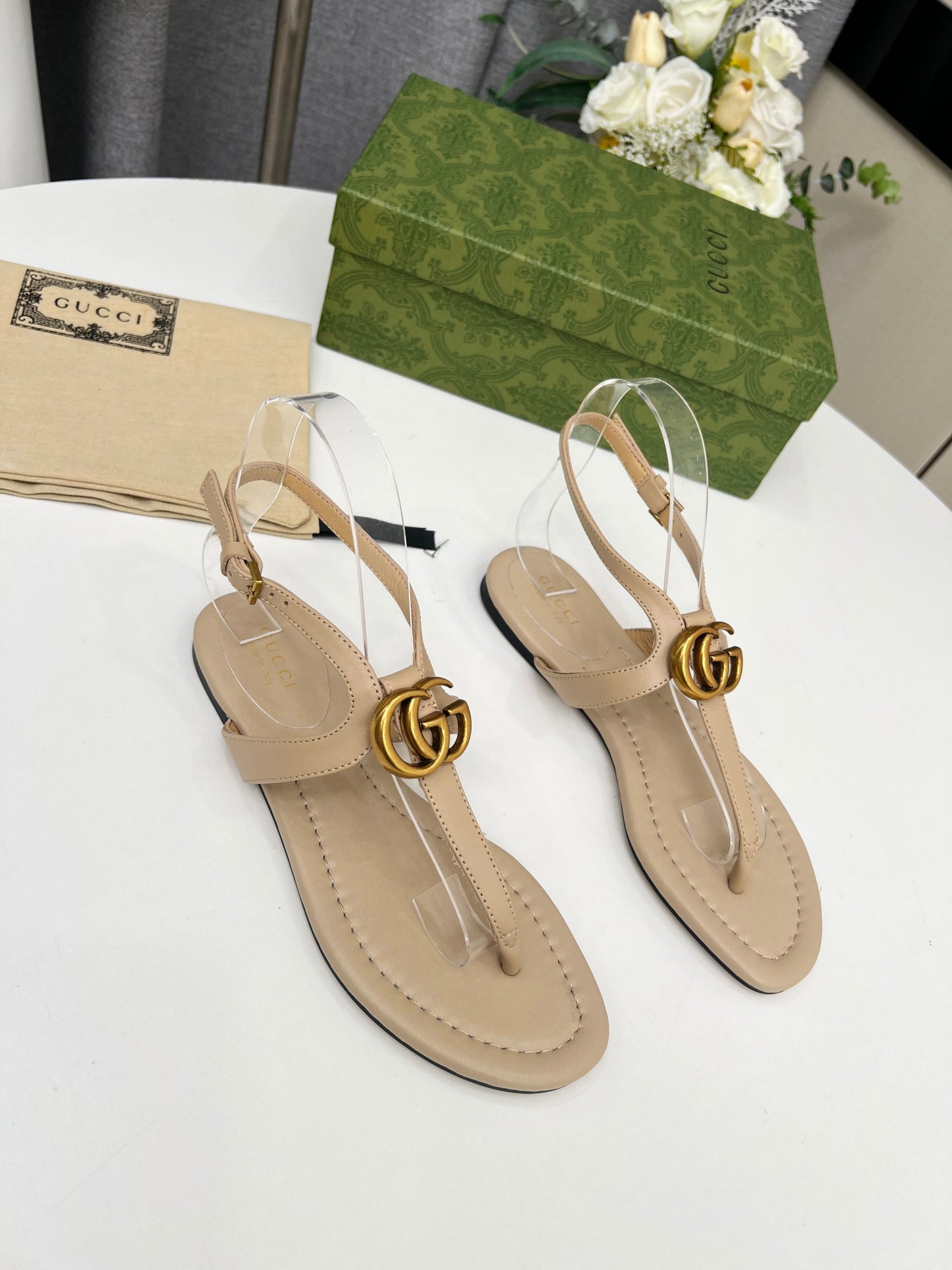 G 25 flip-flop sandals