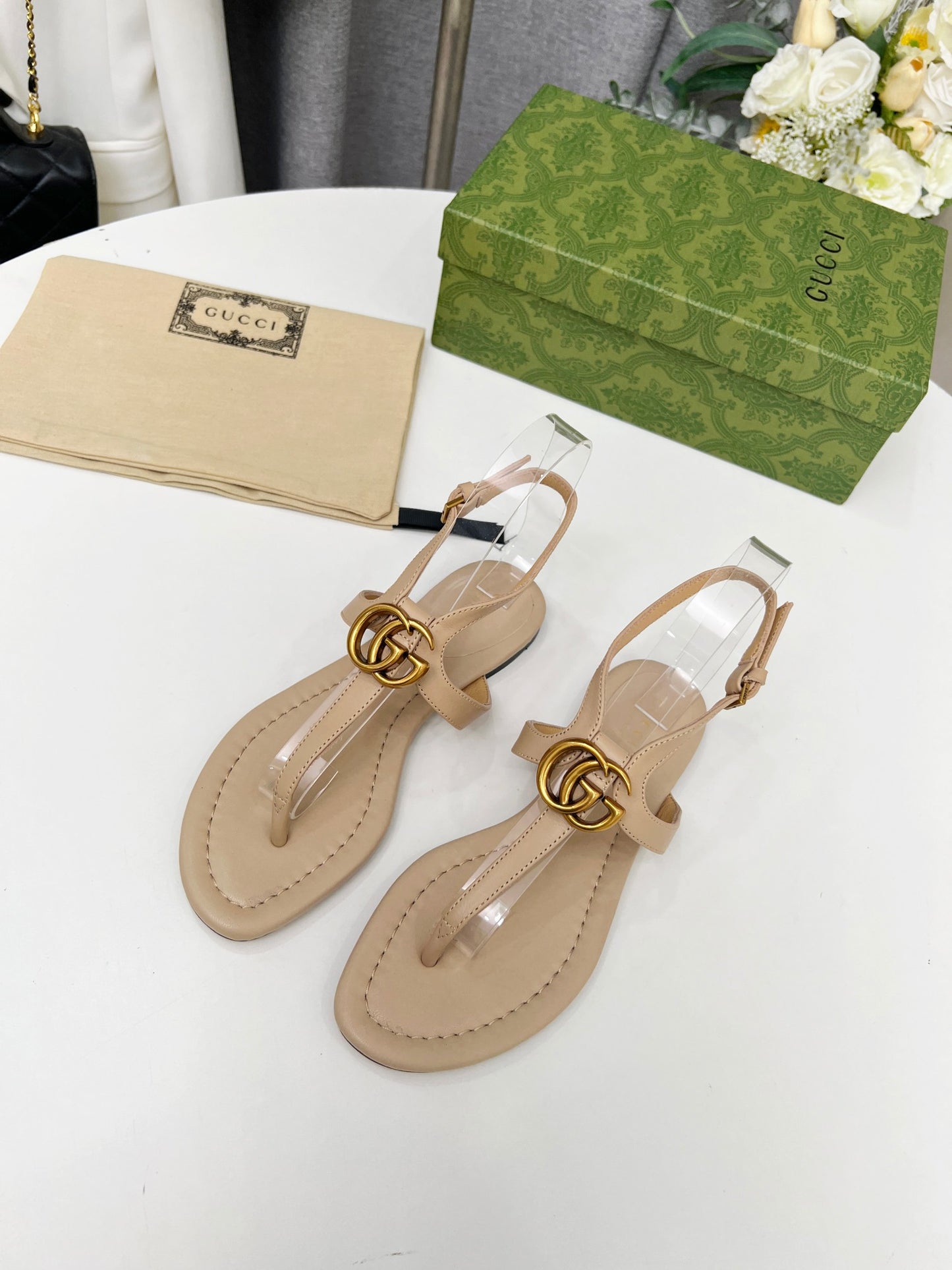 G 25 flip-flop sandals