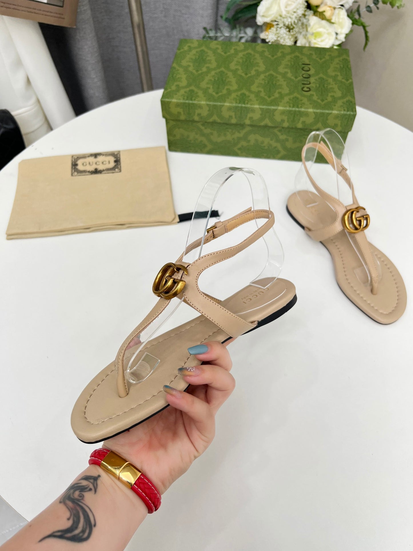 G 25 flip-flop sandals