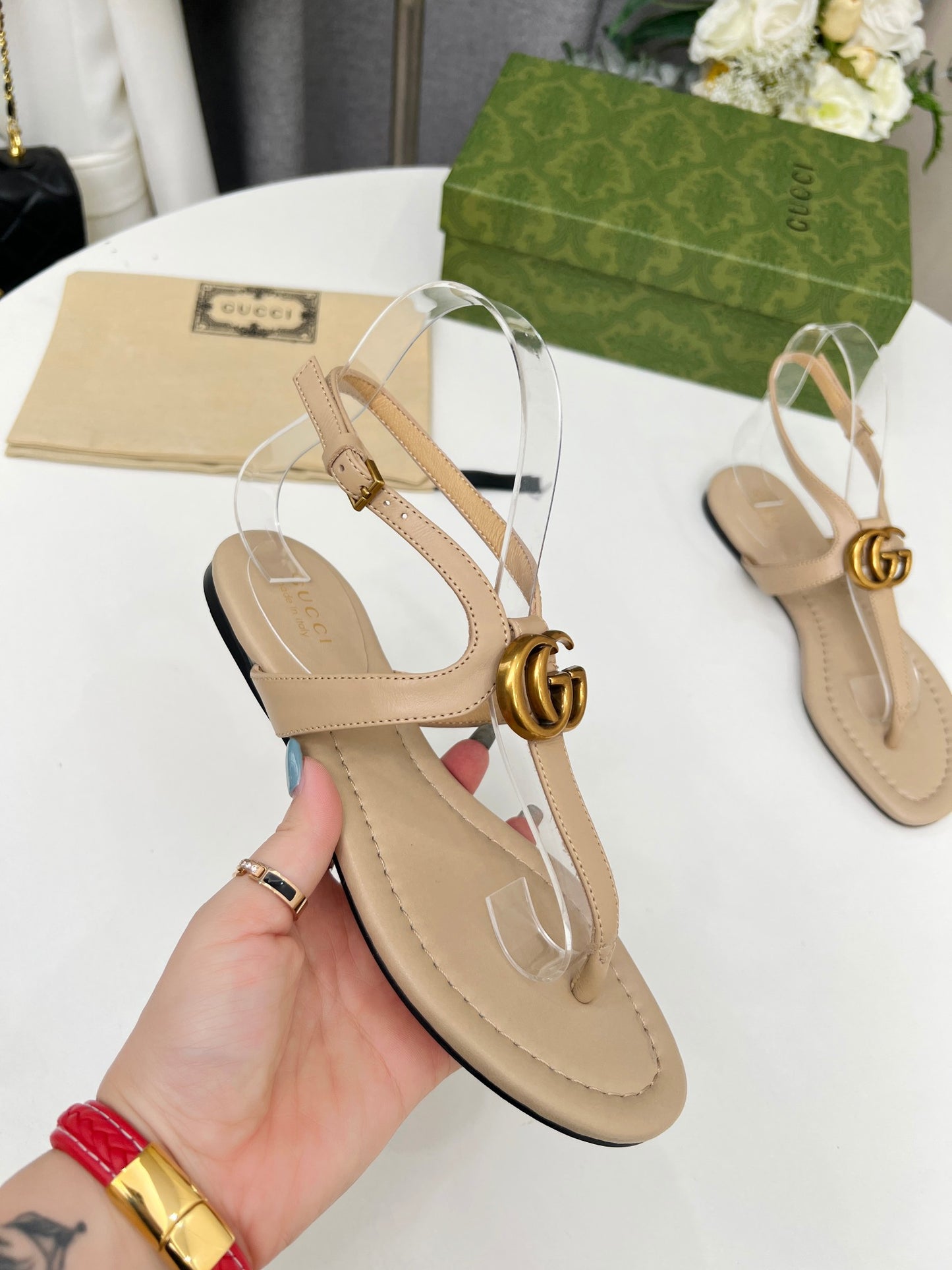 G 25 flip-flop sandals