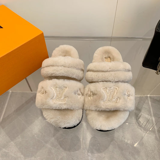 L plush slippers