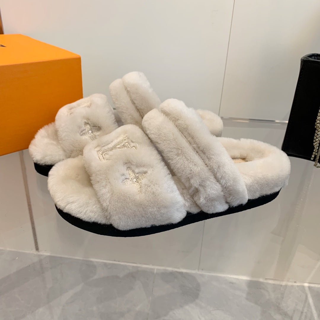 L plush slippers