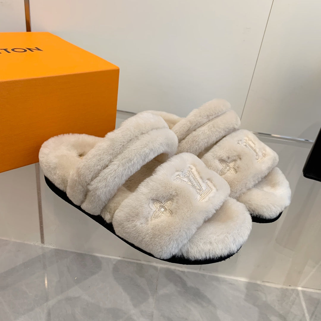 L plush slippers