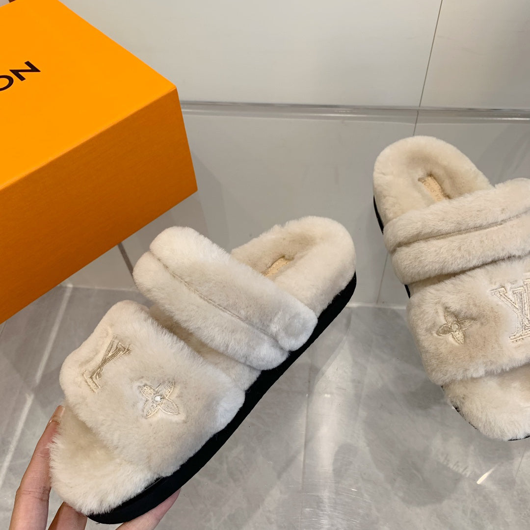 L plush slippers