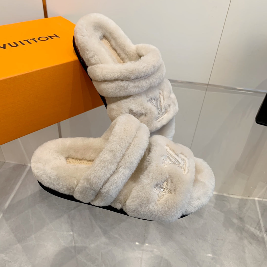 L plush slippers