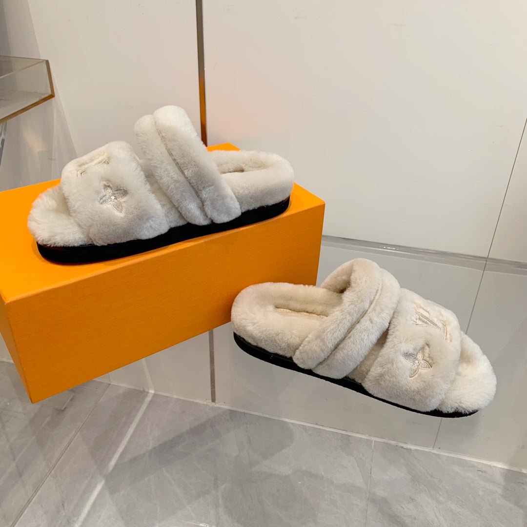 L plush slippers