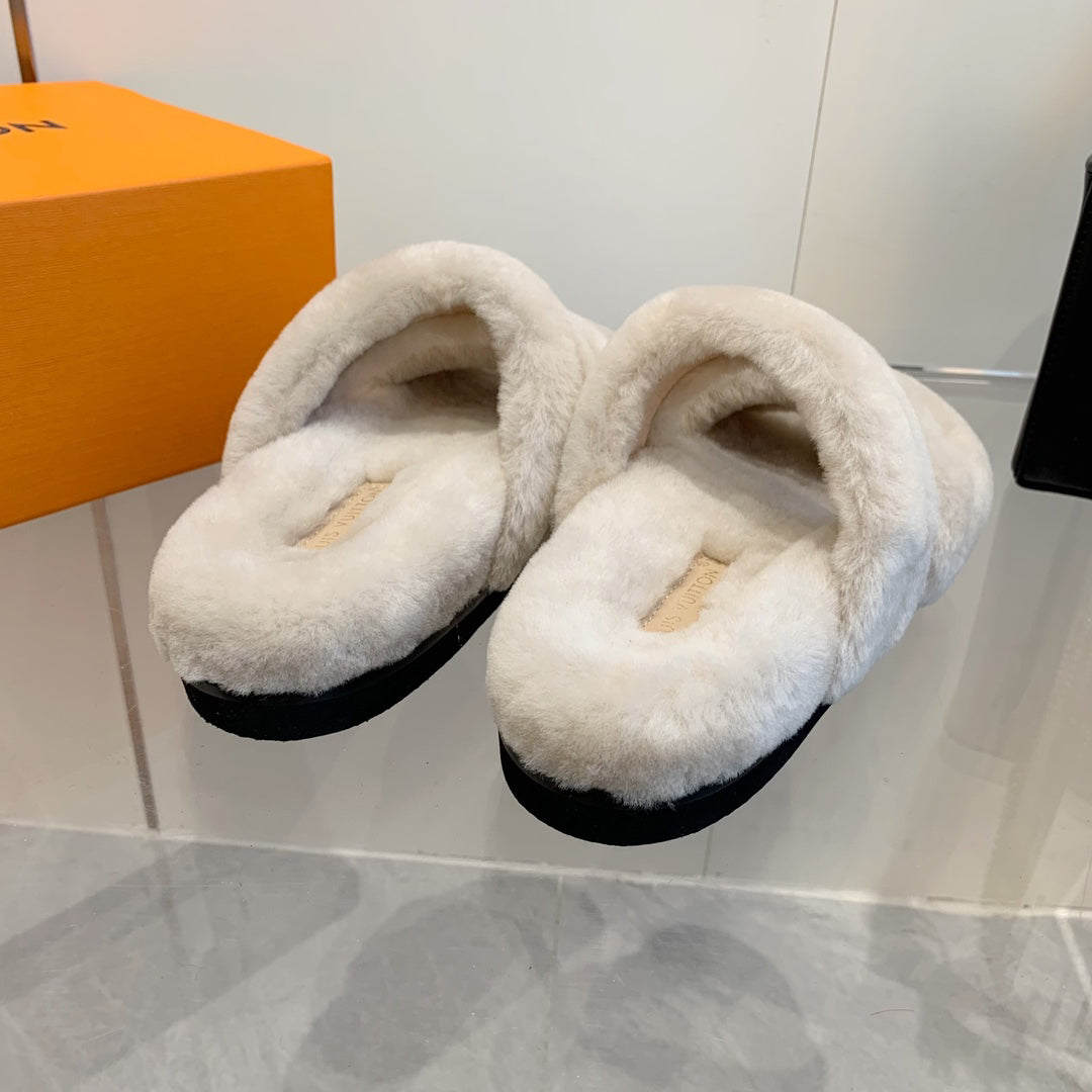 L plush slippers