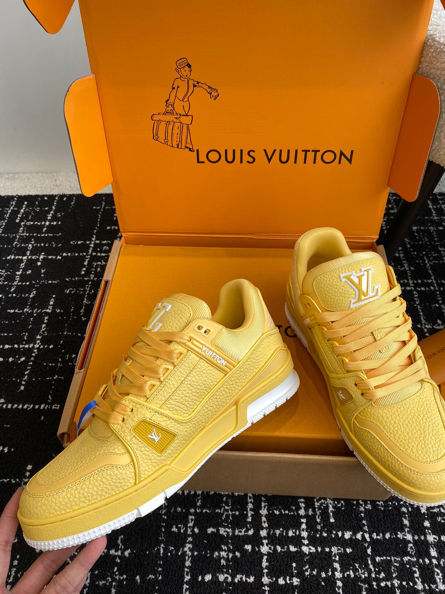 L  trainer yellow sneakers