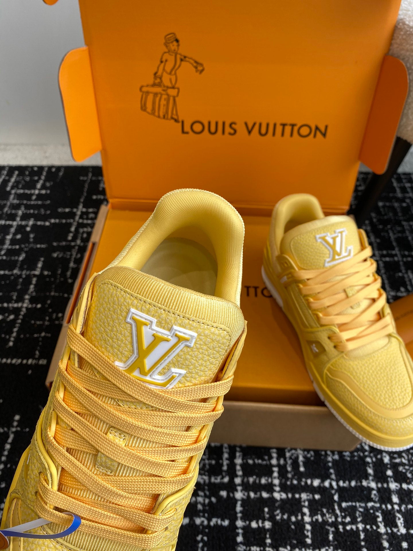 L  trainer yellow sneakers