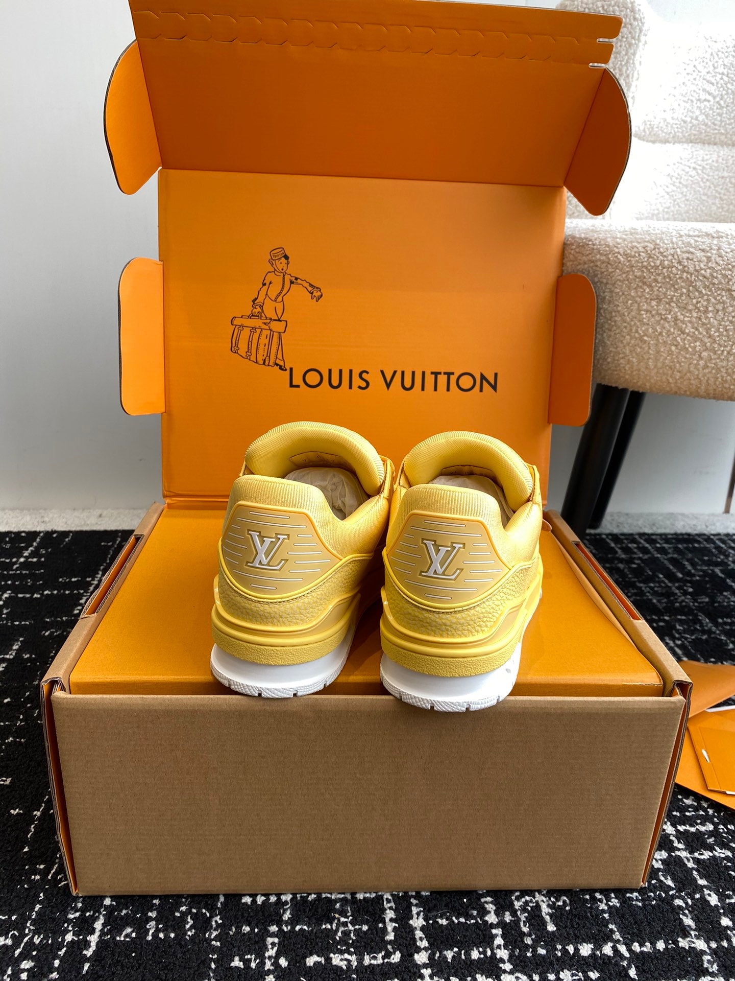 L  trainer yellow sneakers