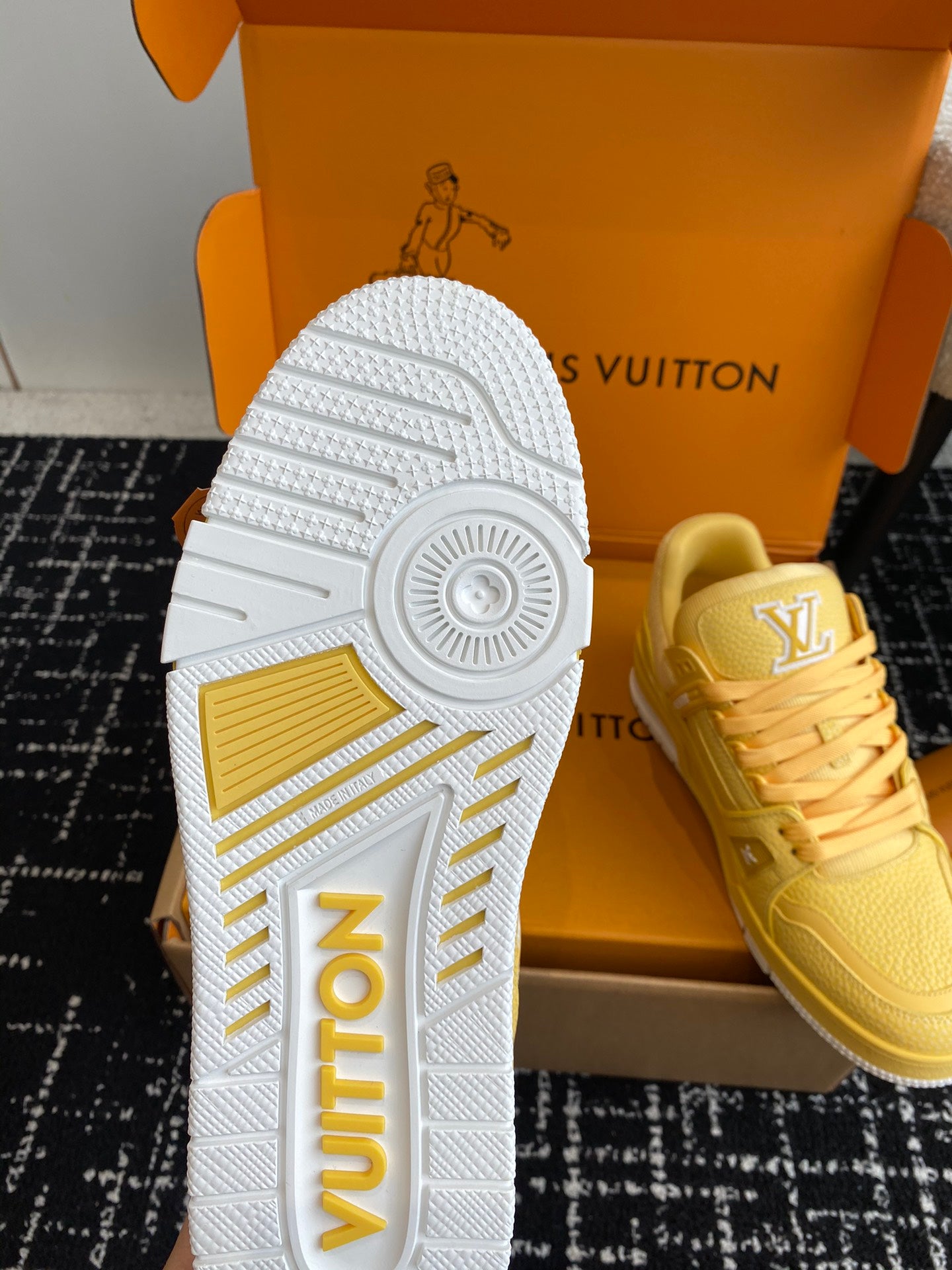 L  trainer yellow sneakers