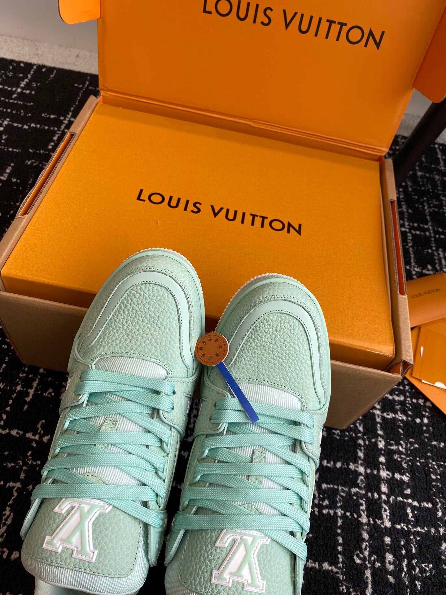 L  trainer Tiffany Blue sneakers