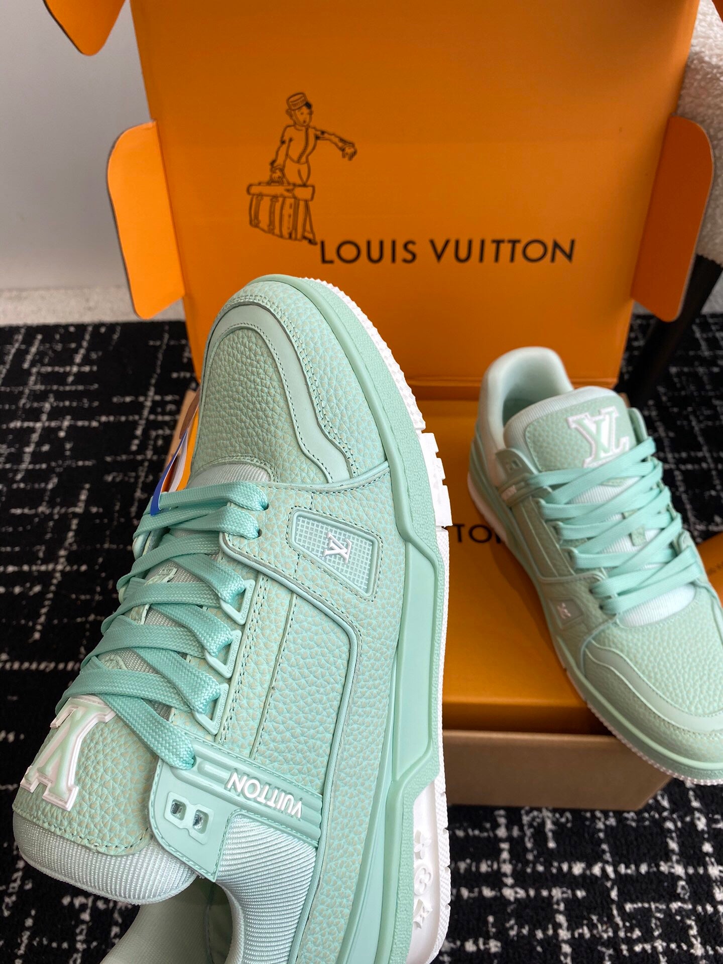 L  trainer Tiffany Blue sneakers