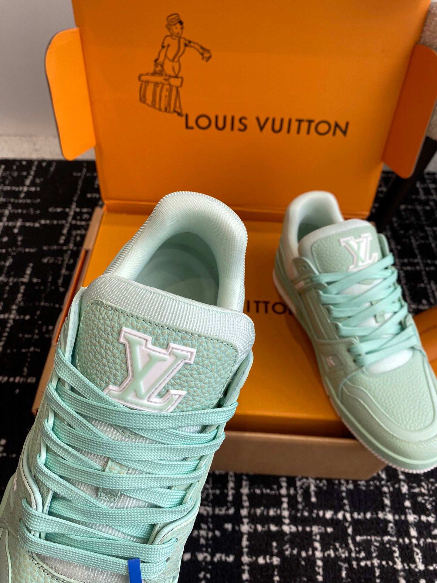 L  trainer Tiffany Blue sneakers