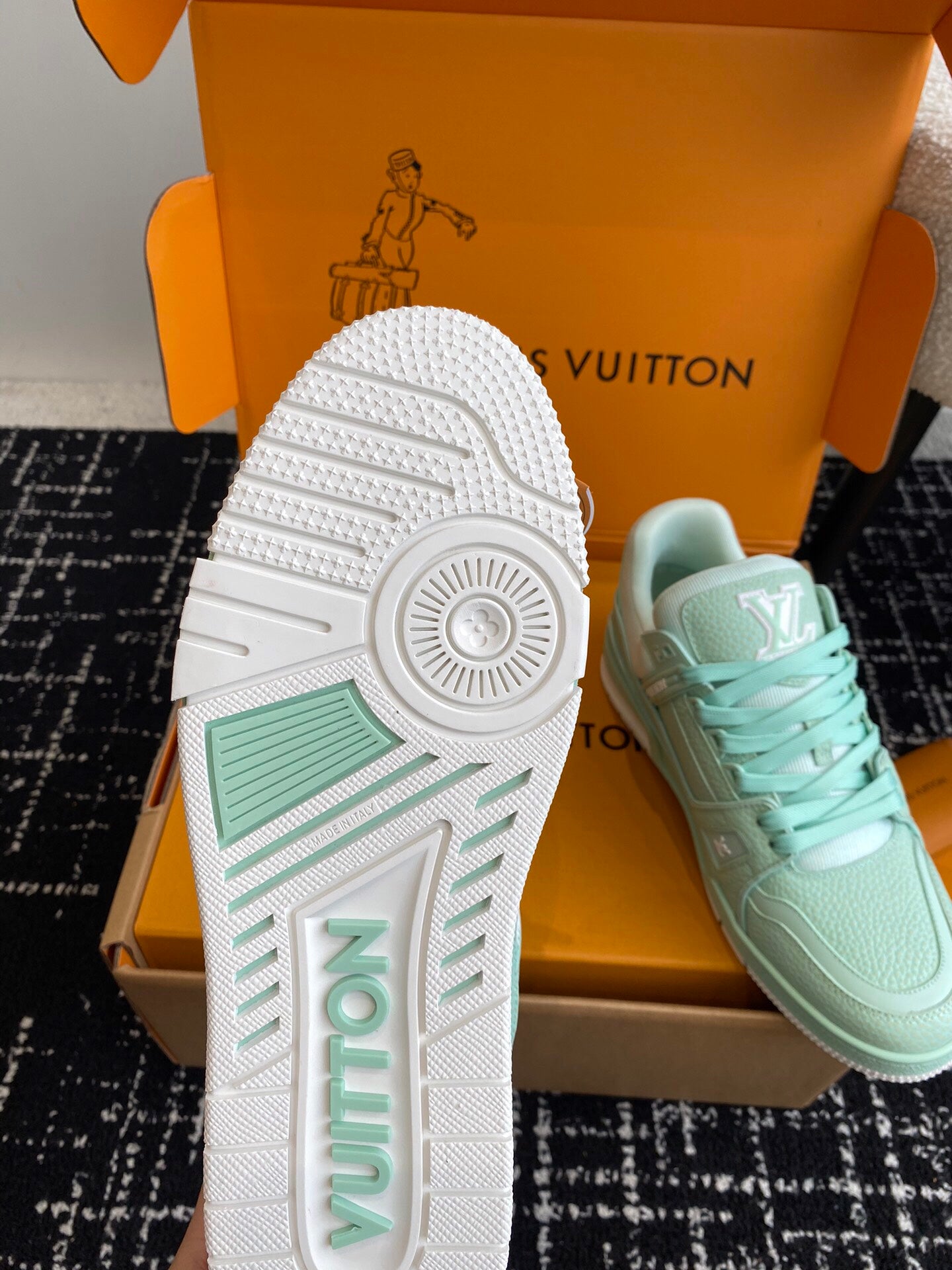 L  trainer Tiffany Blue sneakers