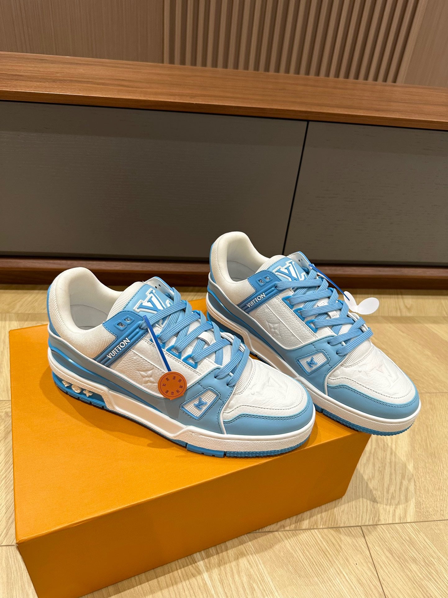 L  trainer white blue sneakers