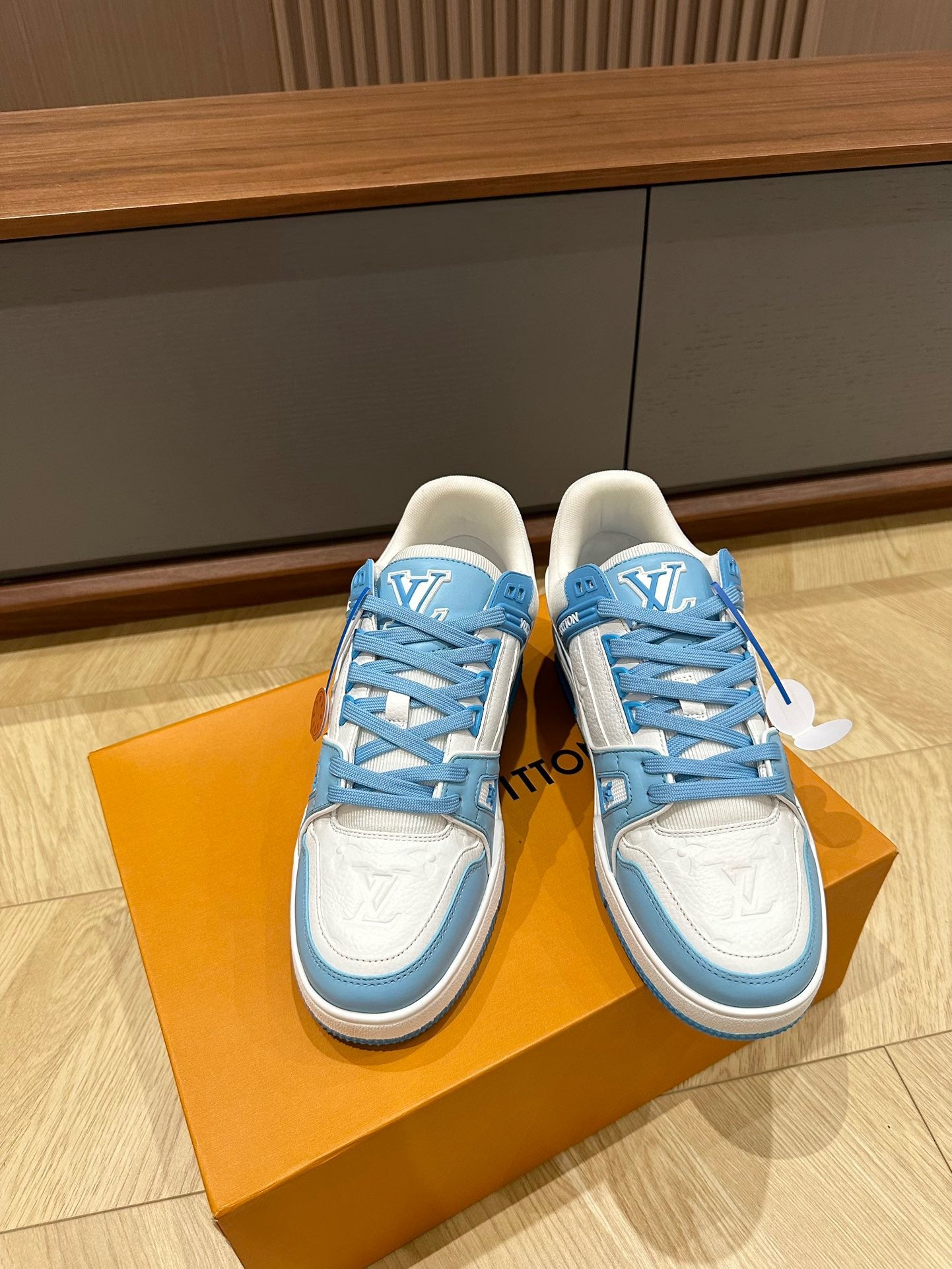 L  trainer white blue sneakers