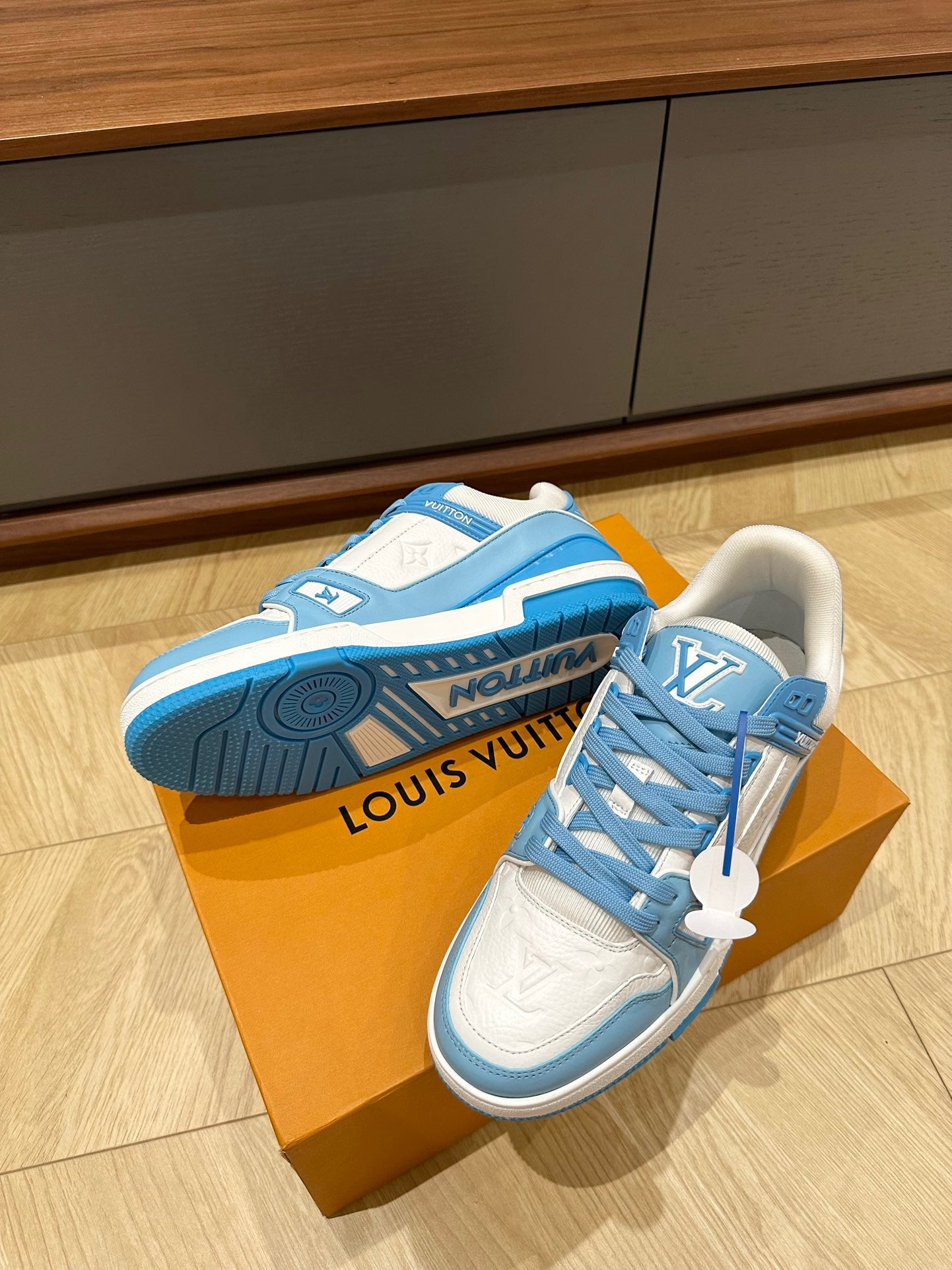 L  trainer white blue sneakers