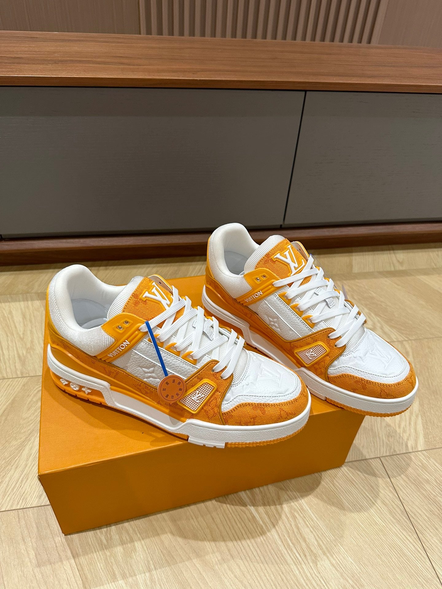 L  trainer white-orange sneakers