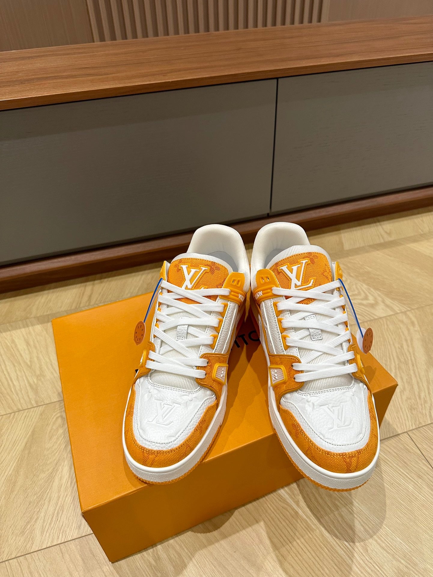 L  trainer white-orange sneakers