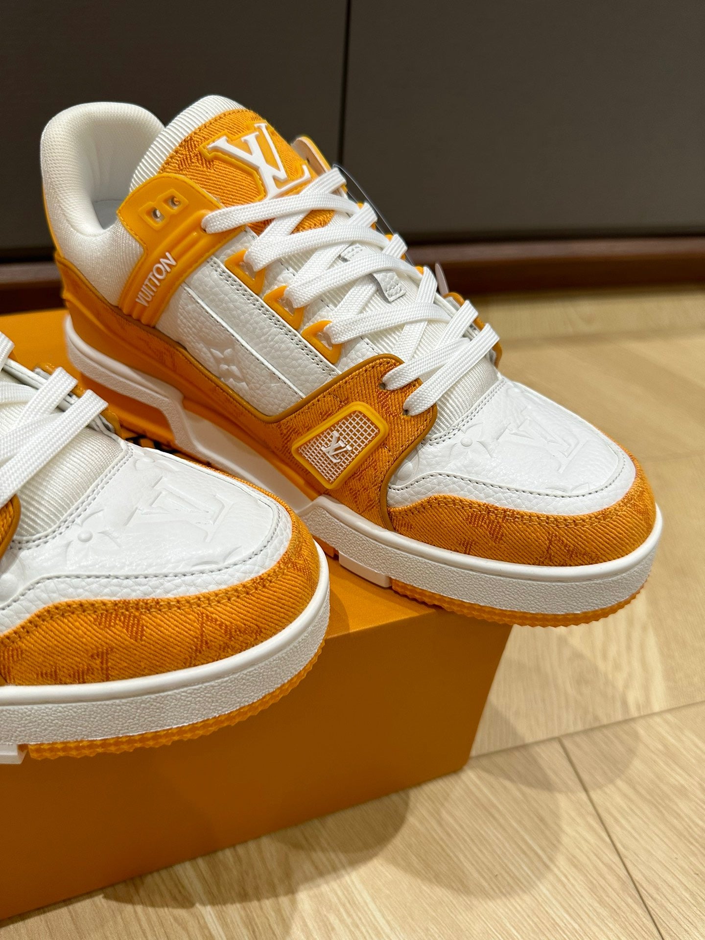 L  trainer white-orange sneakers