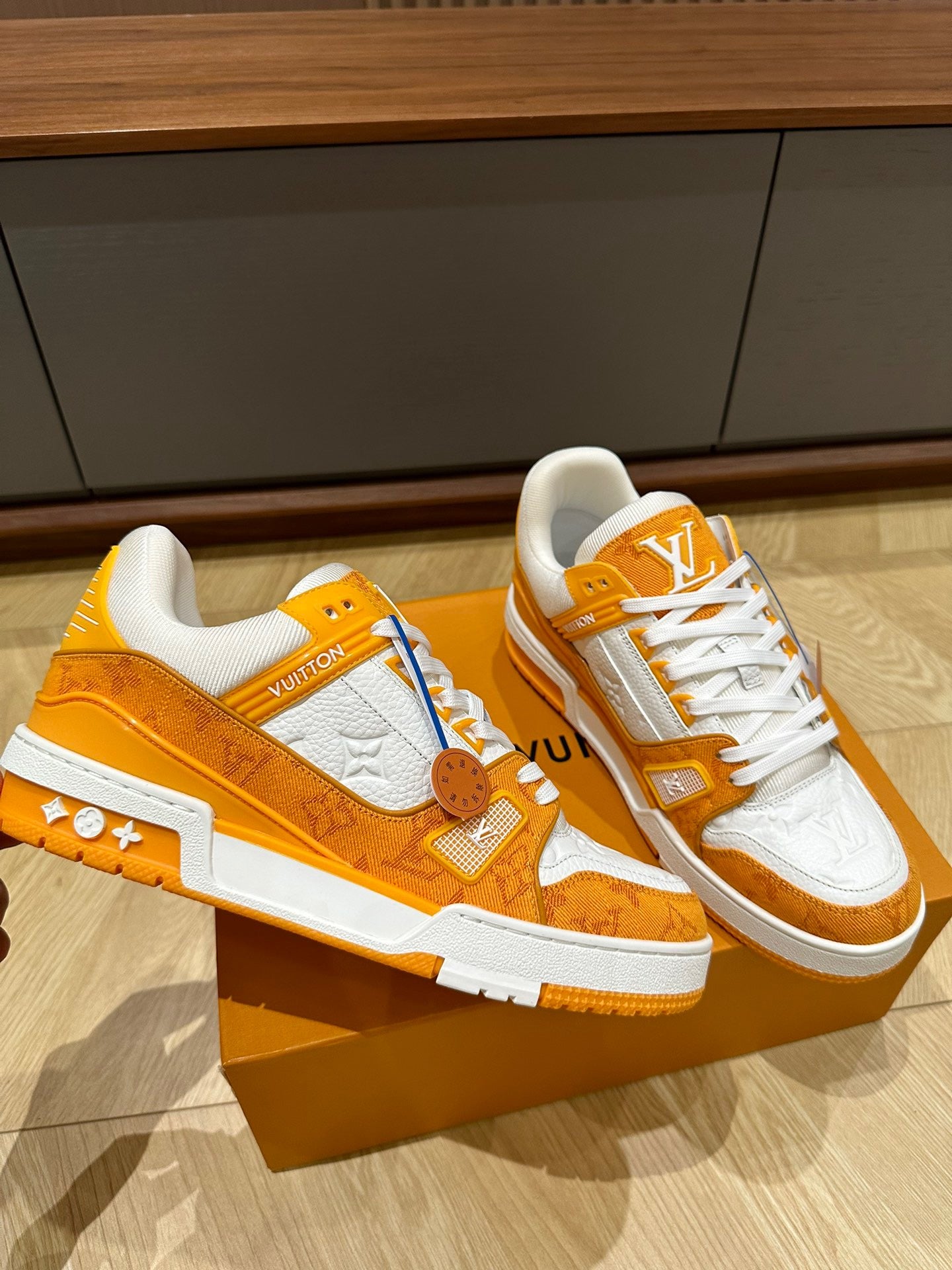 L  trainer white-orange sneakers