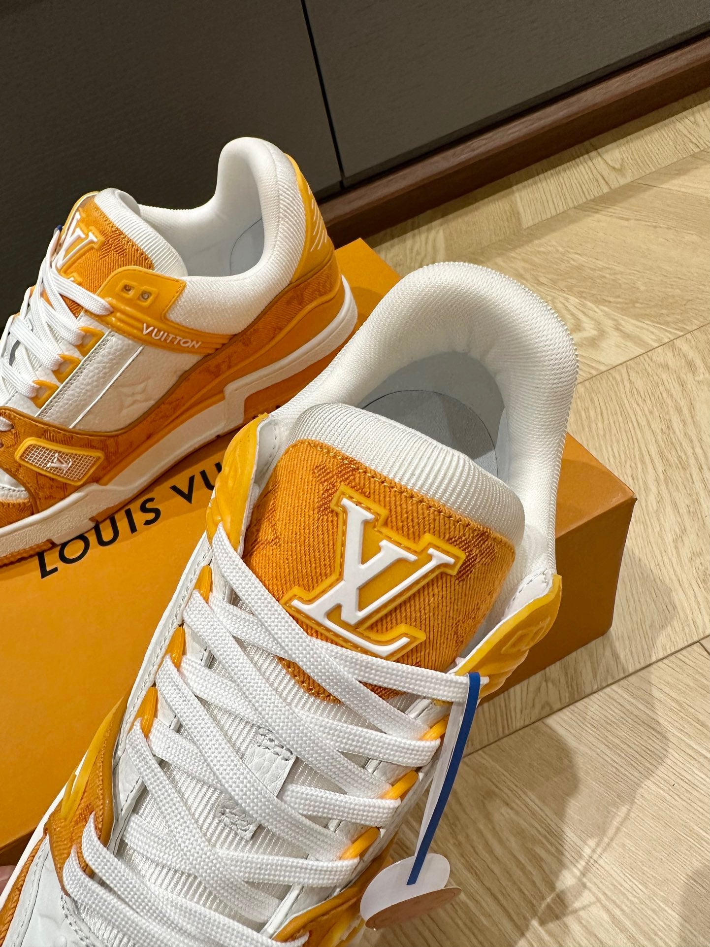 L  trainer white-orange sneakers