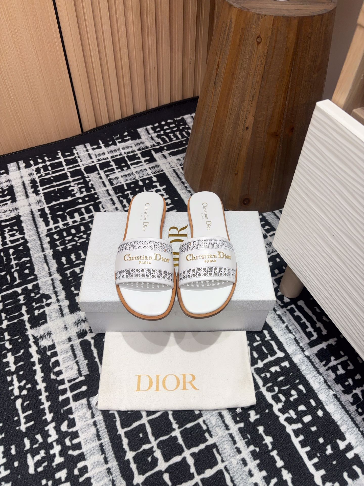 D 25 Flat Bottom One Hollow Out Slippers（White/champagne/Brown/Black）