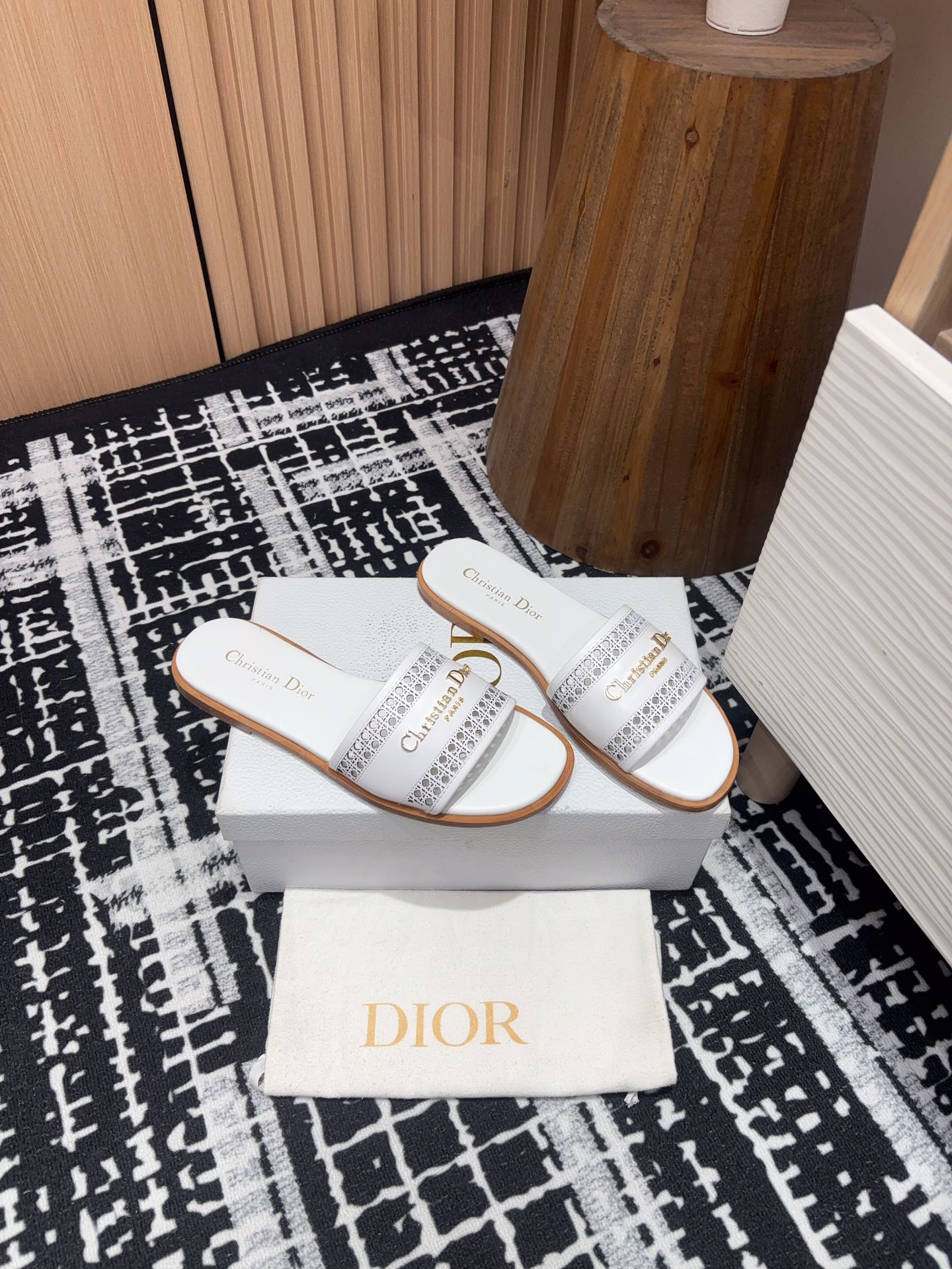 D 25 Flat Bottom One Hollow Out Slippers（White/champagne/Brown/Black）