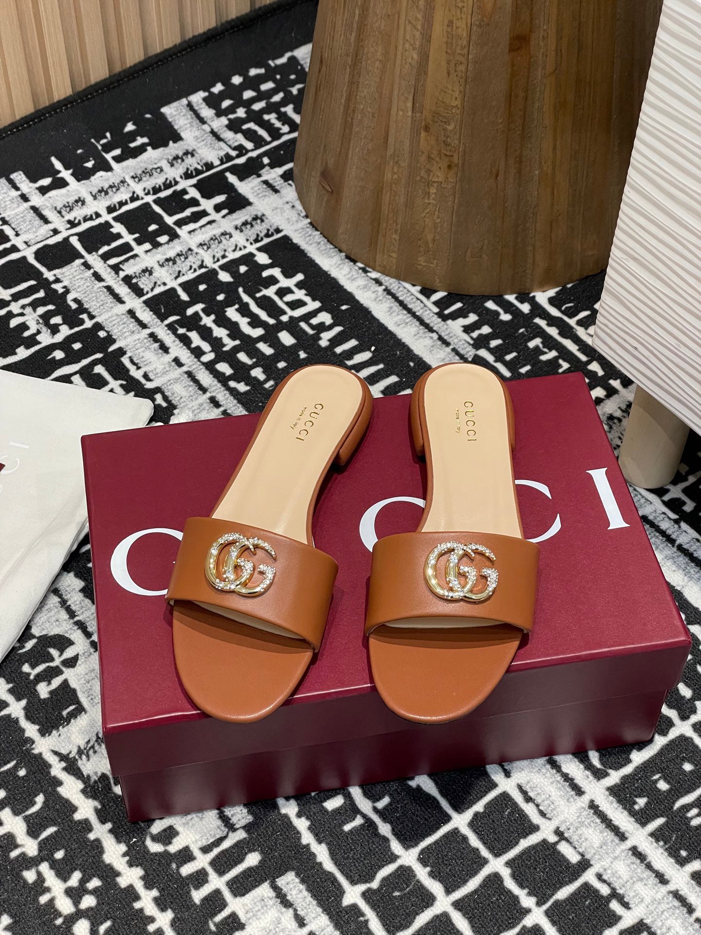 G 25 Diamond Slippers（White/Brown/Sliver/Pink）