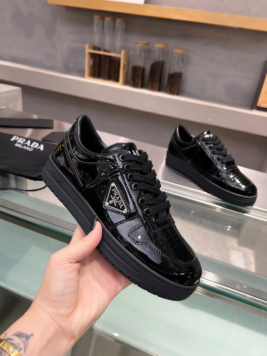 P couple's Black Casual Shoes