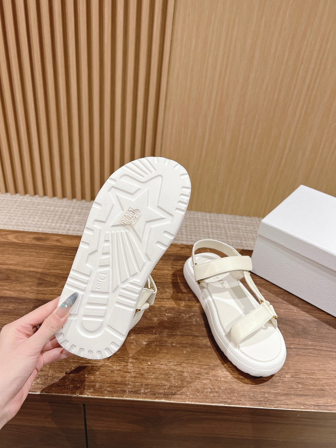 D 𝐂𝐡𝐫𝐢𝐬𝐭𝐢𝐚𝐧 Collection Slippers（white/champagne/pink/yellow/blue/black）